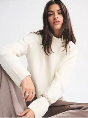Abercrombie & Fitch Mockneck Sweater Size Medium Ribbed Cream White